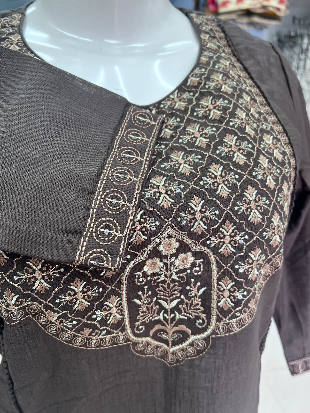 Kurti Hindú - Mumbai Marron