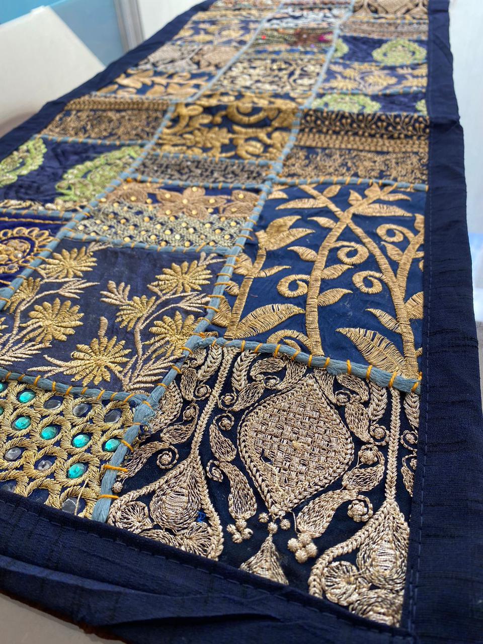 Camino De Mesa Hindues