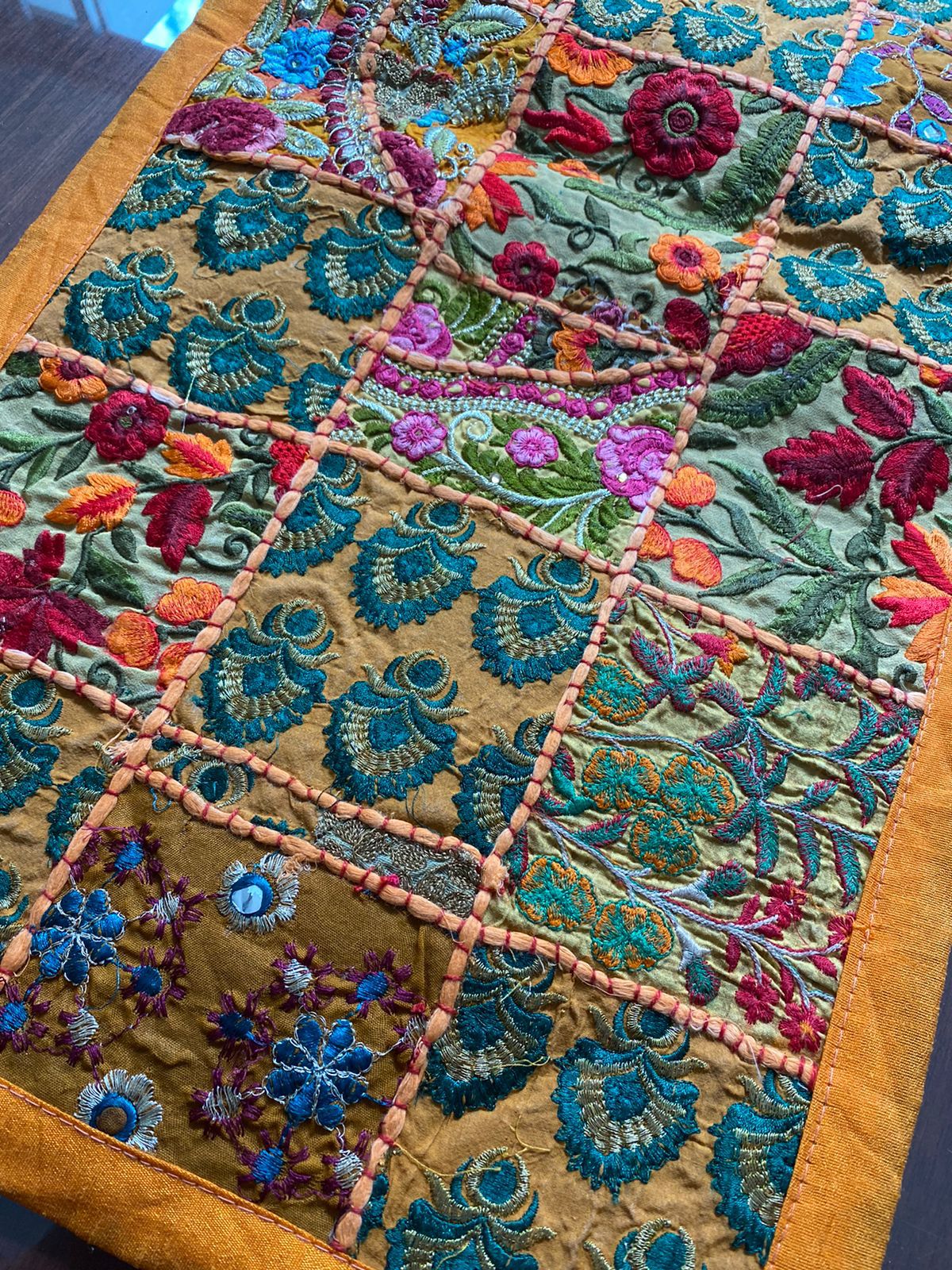 Camino De Mesa Hindues