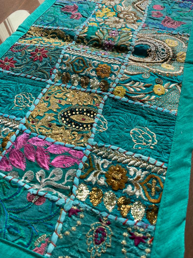 Camino De Mesa Hindues