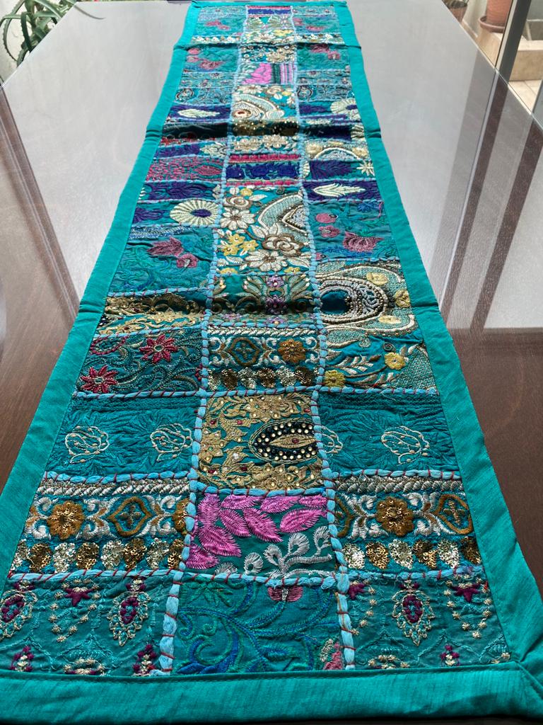 Camino De Mesa Hindues