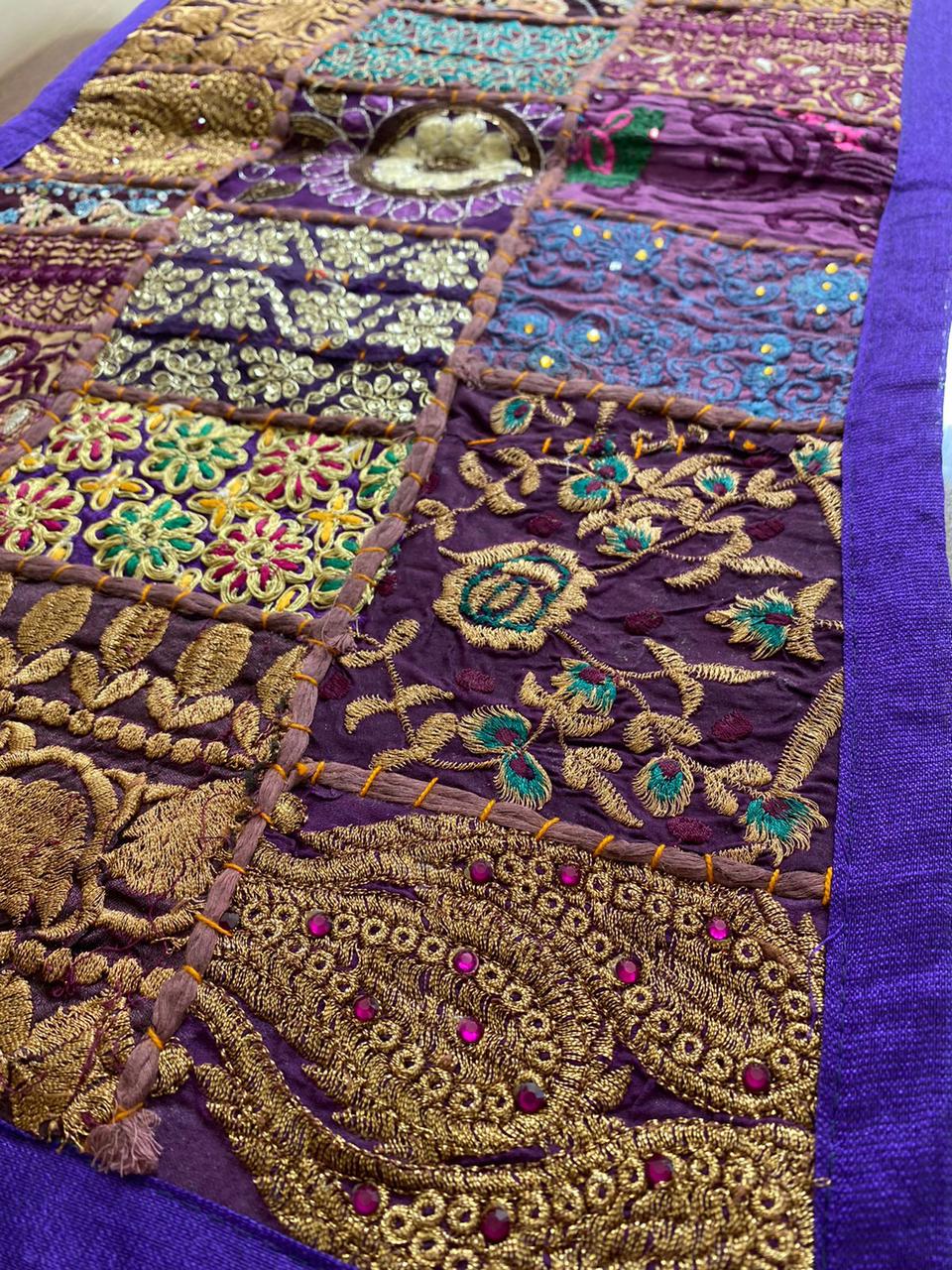 Camino De Mesa Hindues