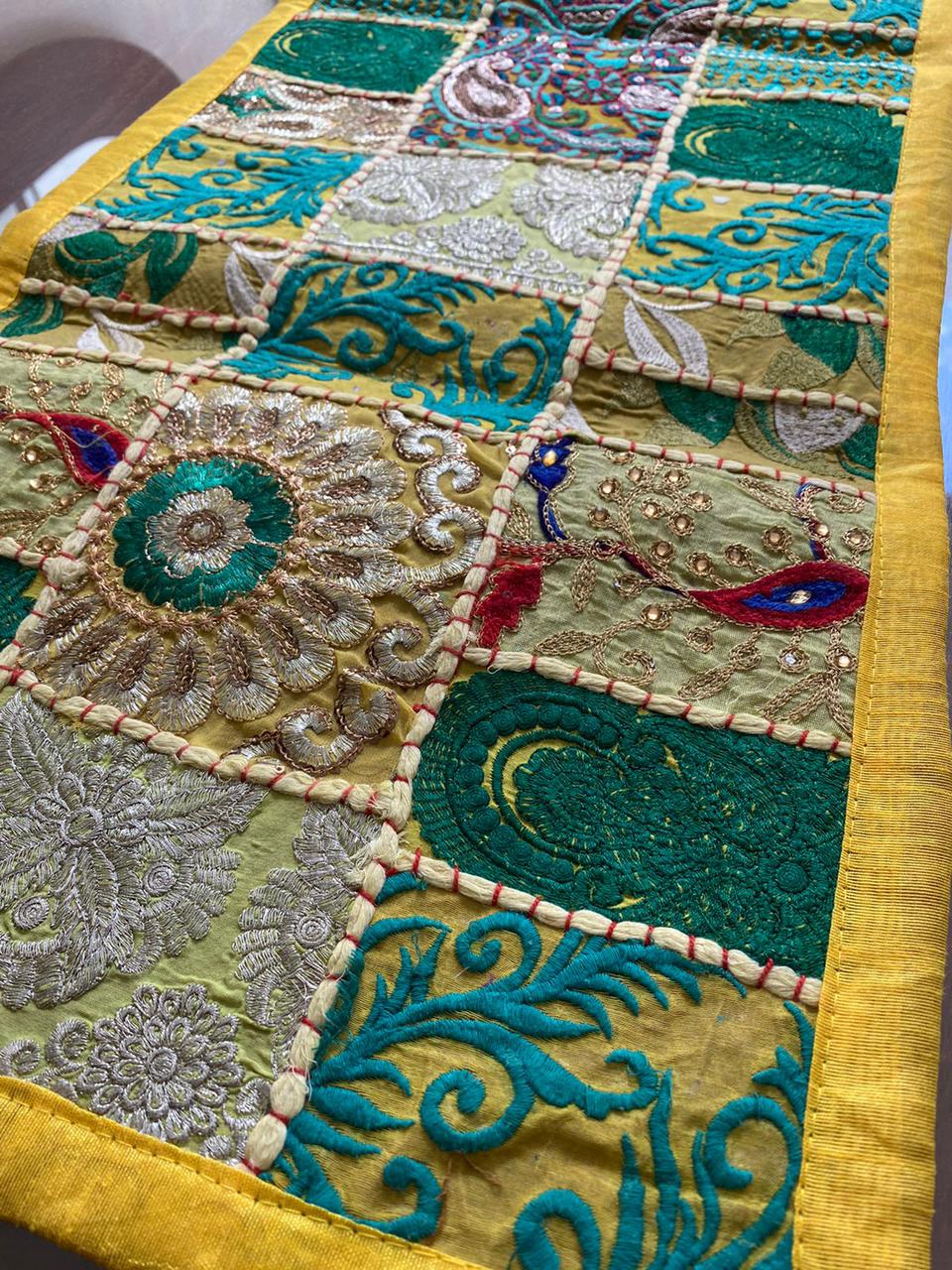 Camino De Mesa Hindues