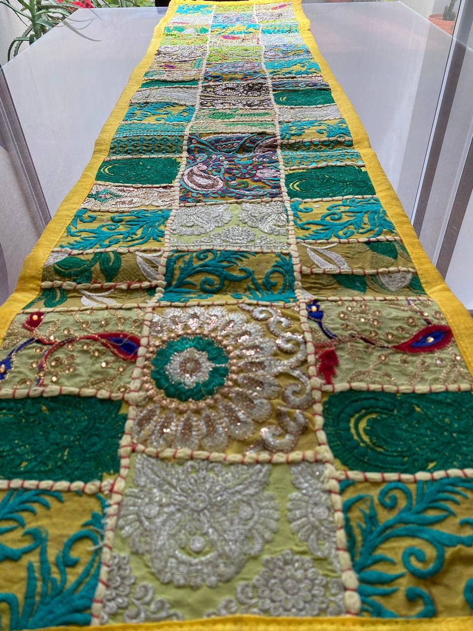 Camino De Mesa Hindues