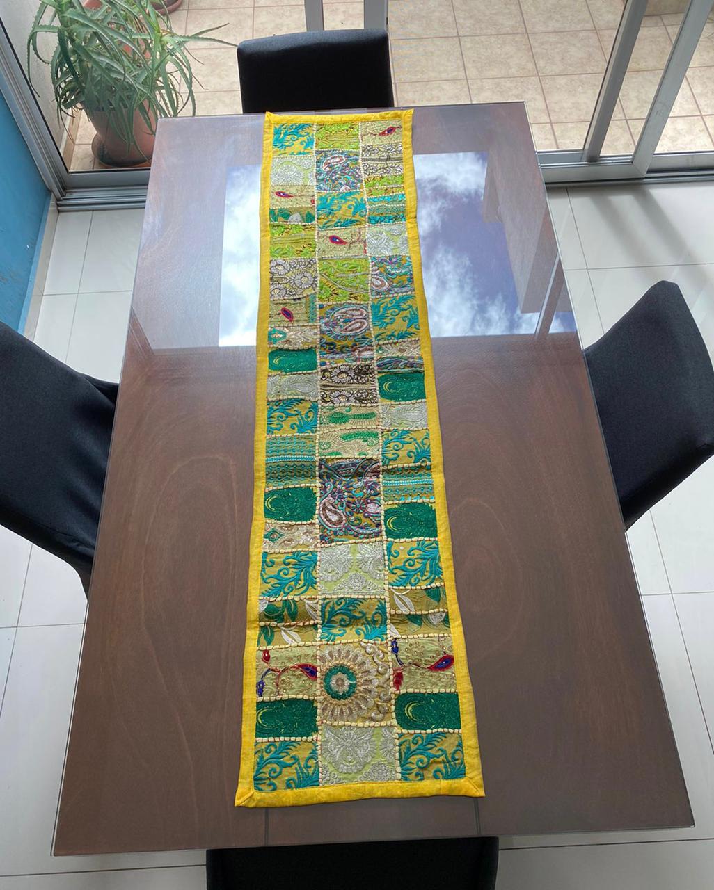 Camino De Mesa Hindues