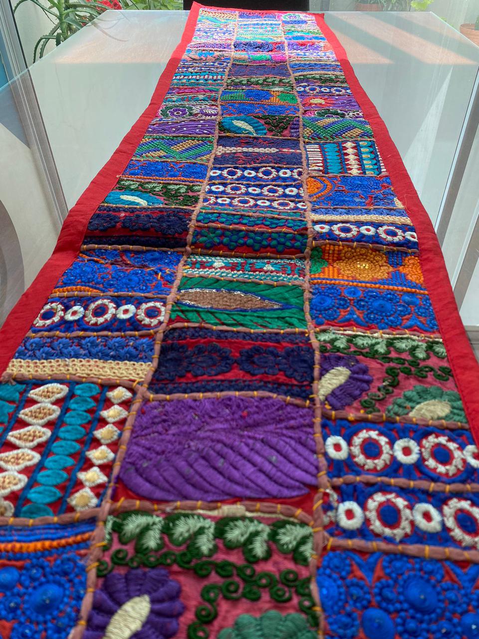 Camino De Mesa Hindues