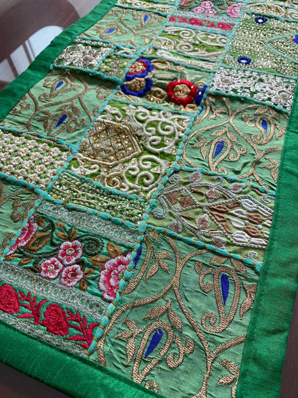 Camino De Mesa Hindues