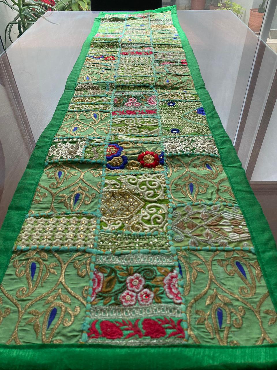 Camino De Mesa Hindues