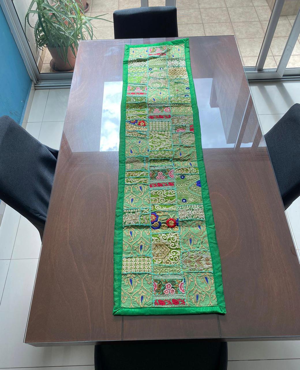 Camino De Mesa Hindues