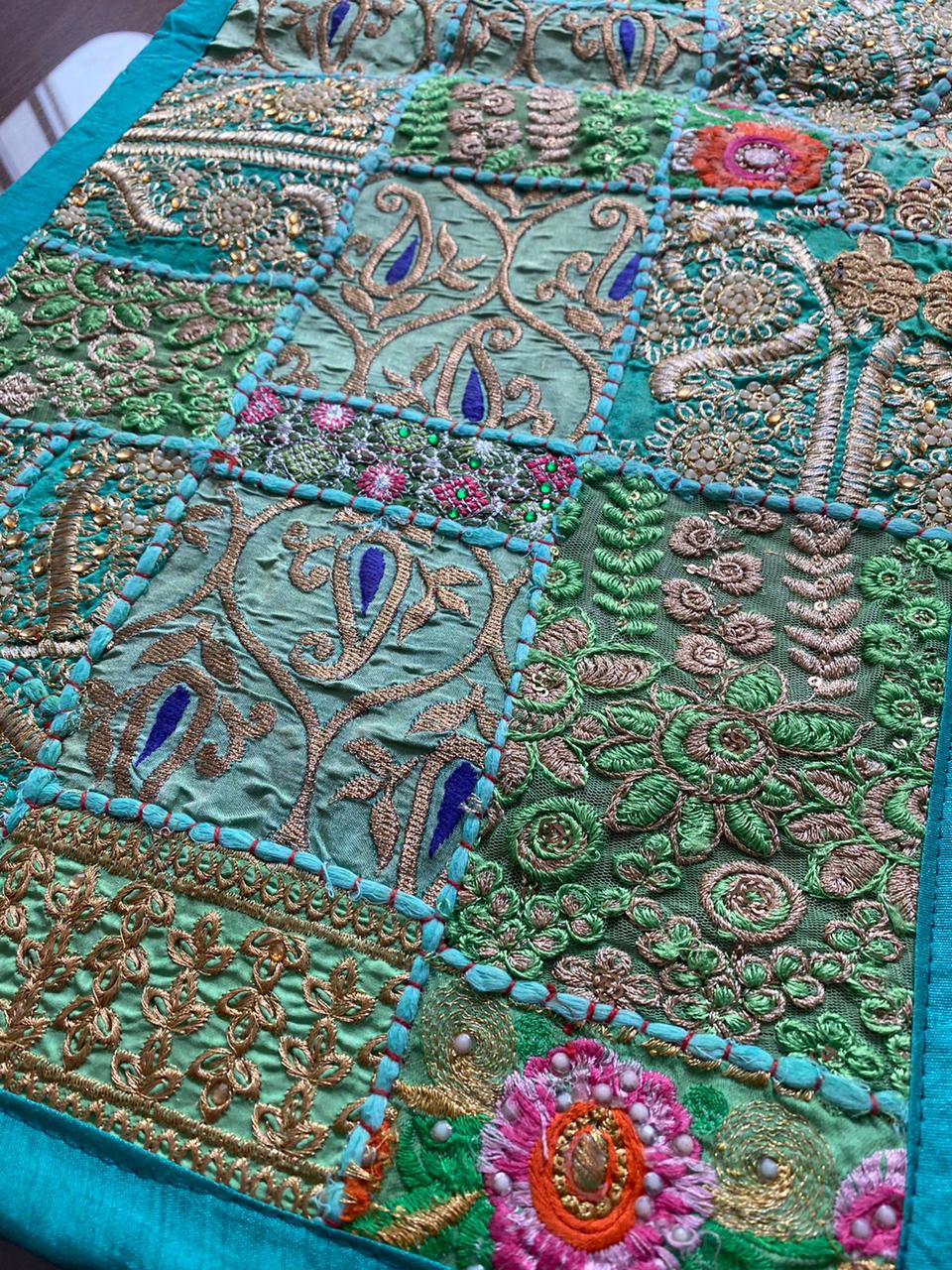 Camino De Mesa Hindues