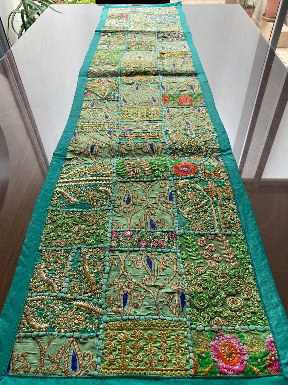 Camino De Mesa Hindues