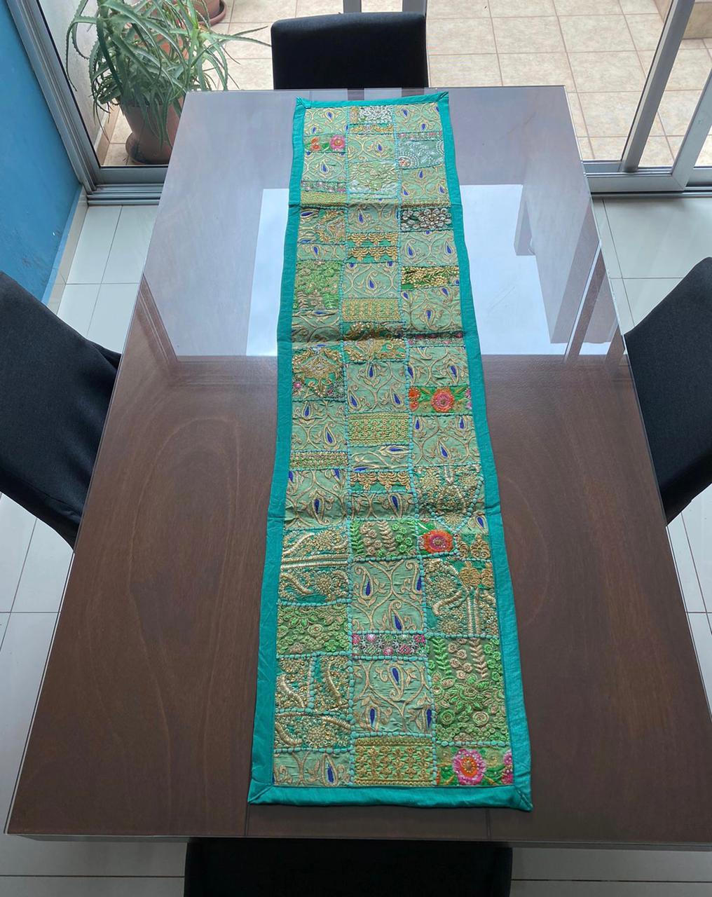 Camino De Mesa Hindues