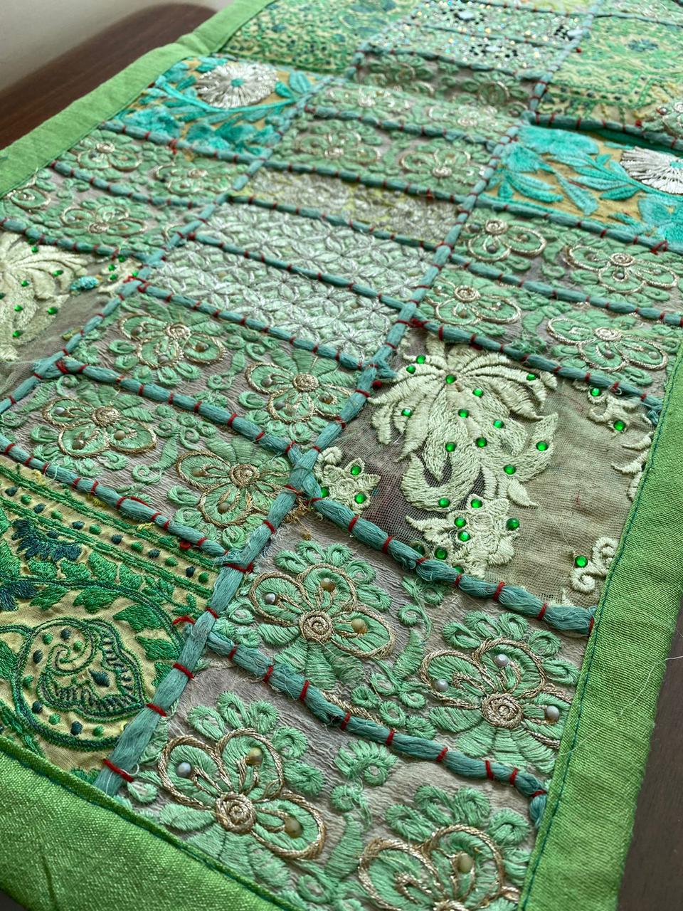 Camino De Mesa Hindues