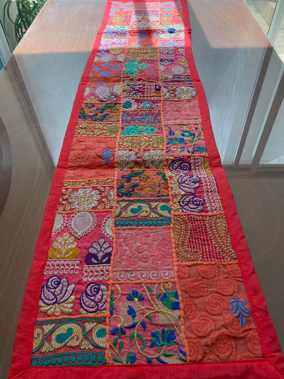 Camino De Mesa Hindues