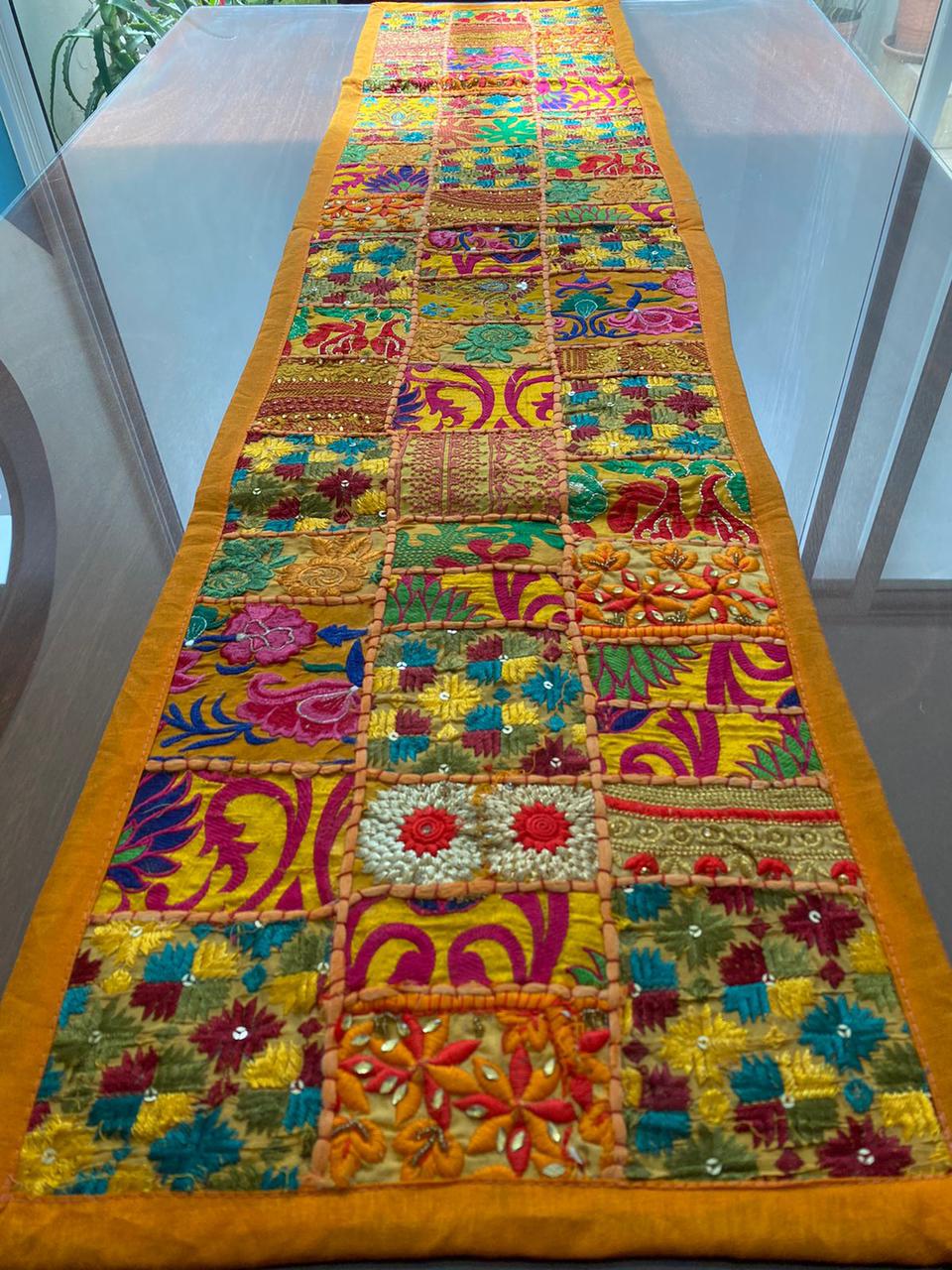 Camino De Mesa Hindues