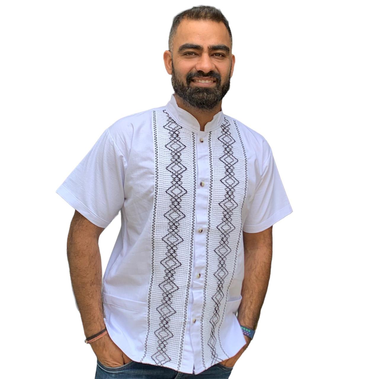 Guayabera Blanca Con Bordado Azul Pantalón Azul Guayabera Blanca