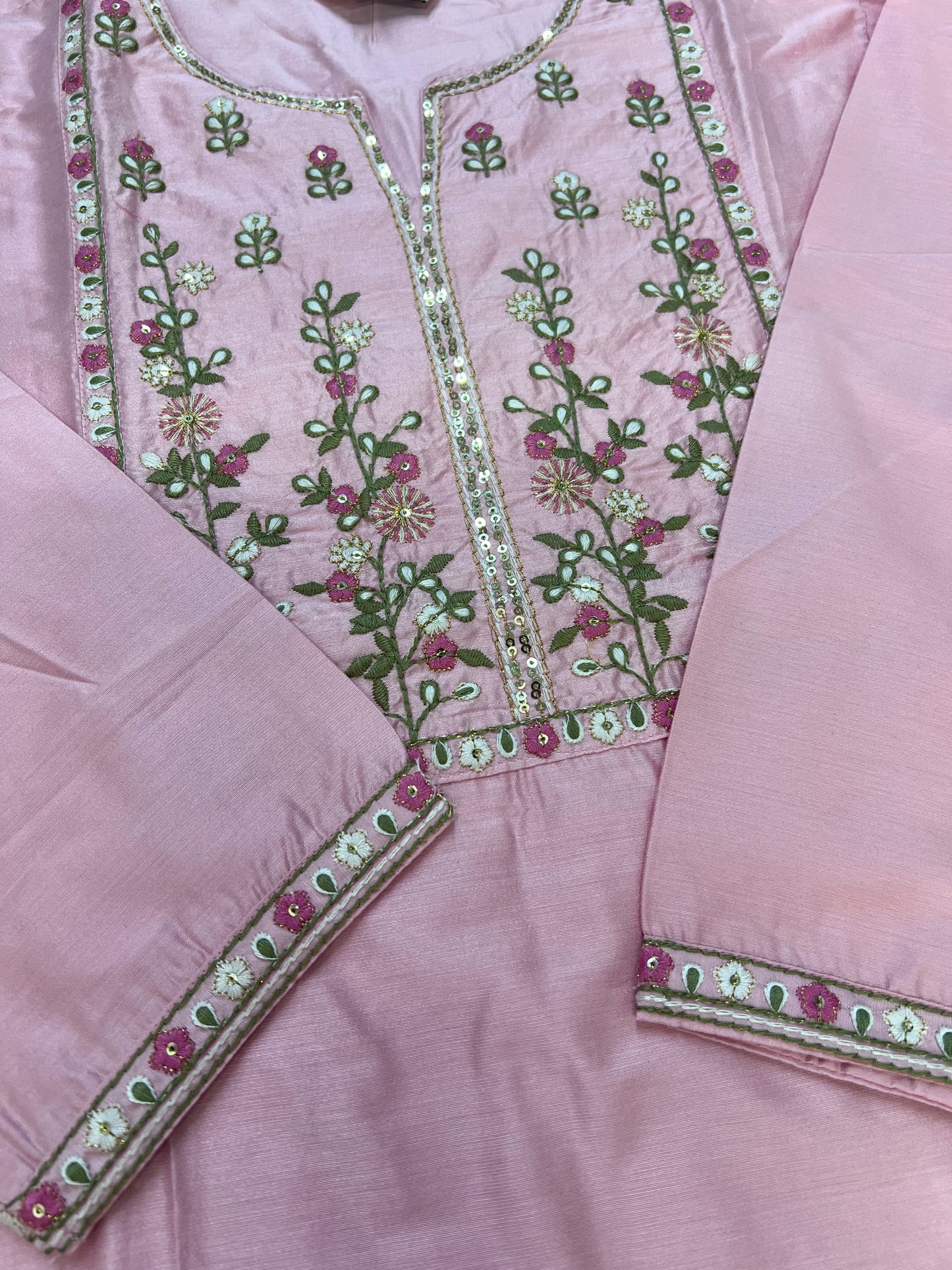 Kurti Hindú - Lucknowi Rosa