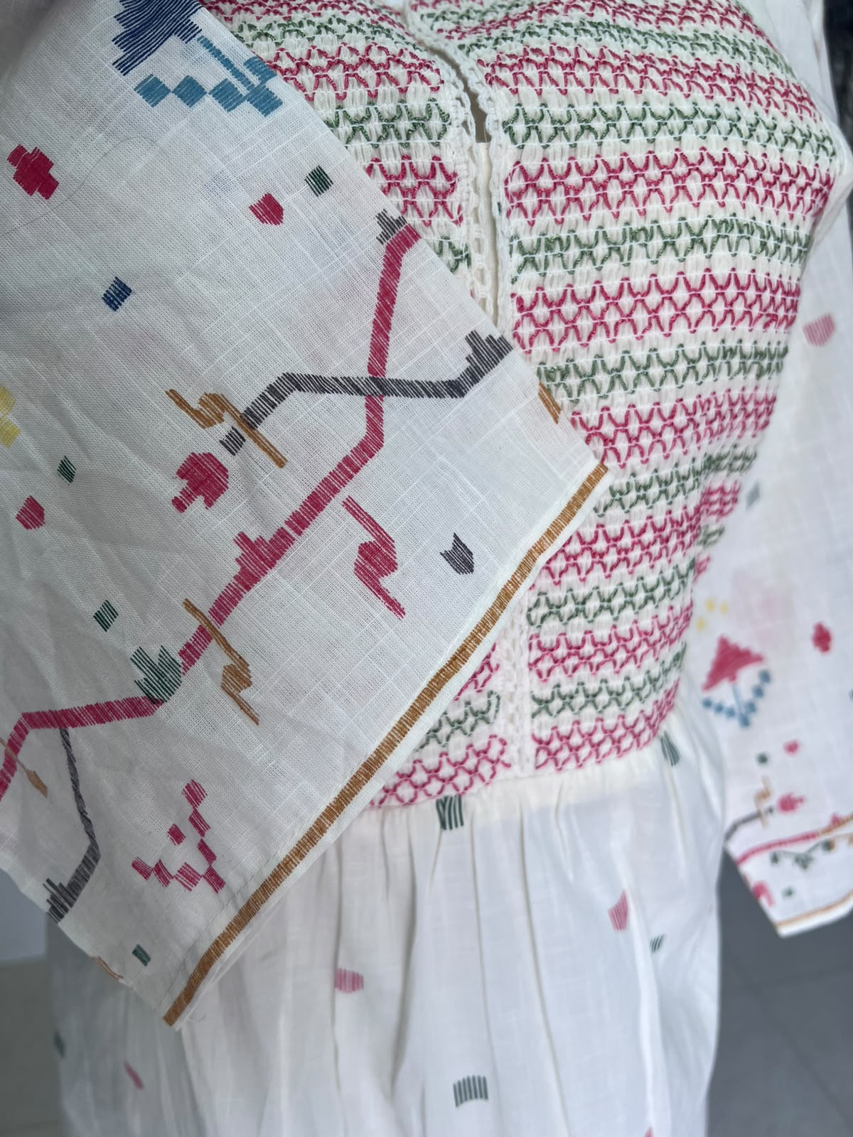 Kurti Hindú Artesanal con Estilo Tradicional y Elegante