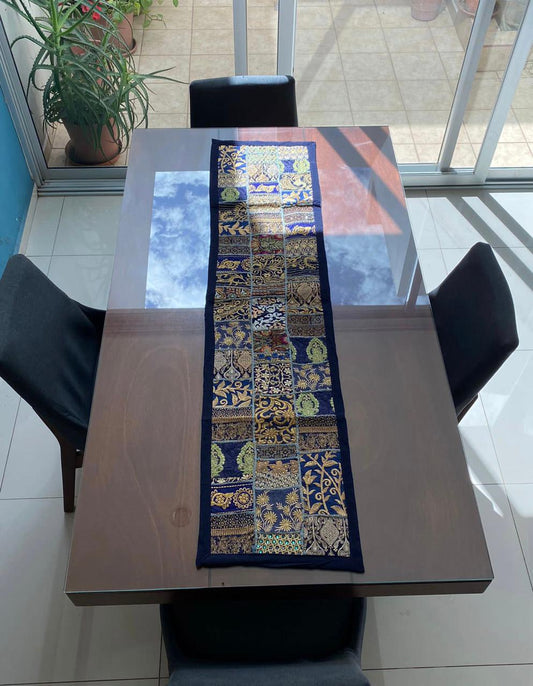 Camino De Mesa Hindues